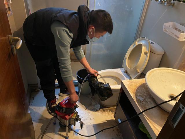 丹东马桶疏通-疏通下水道